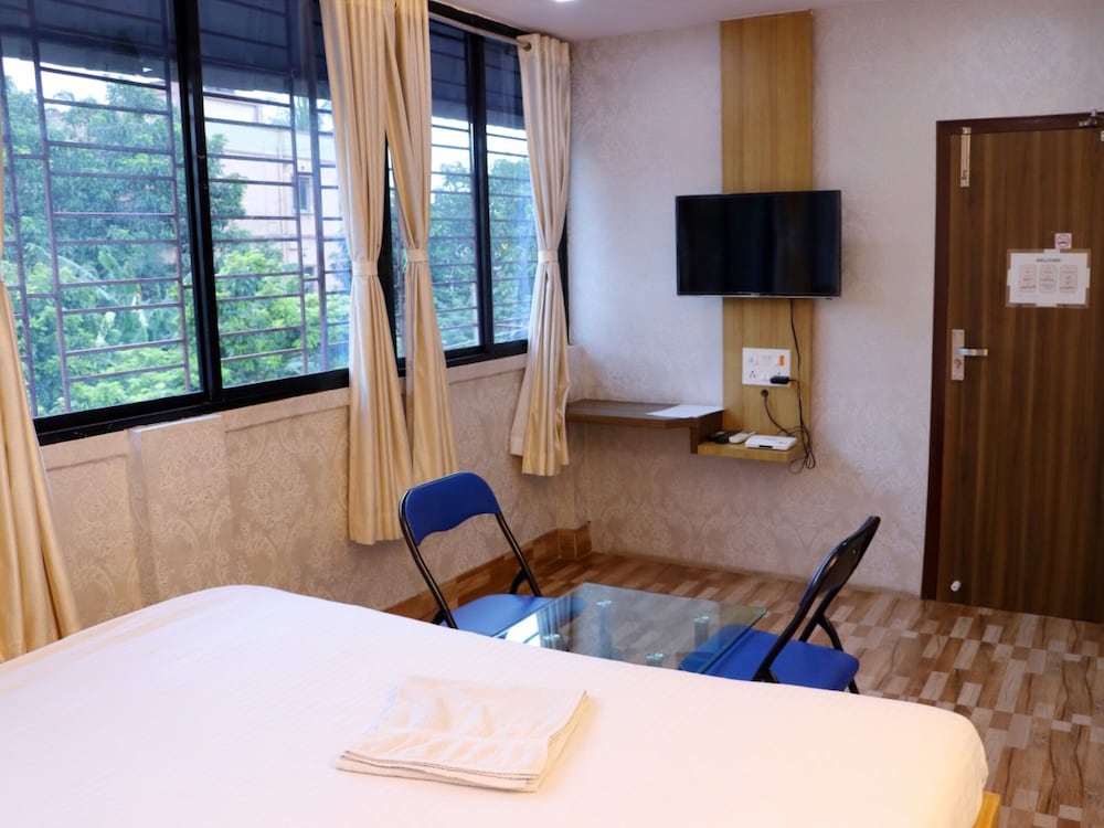Deluxe Room - Photo 5