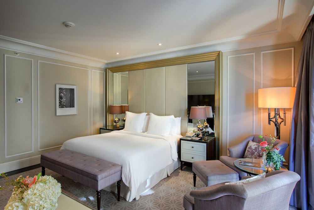 Deluxe Room, 1 King Bed (Old City View) - Photo 1