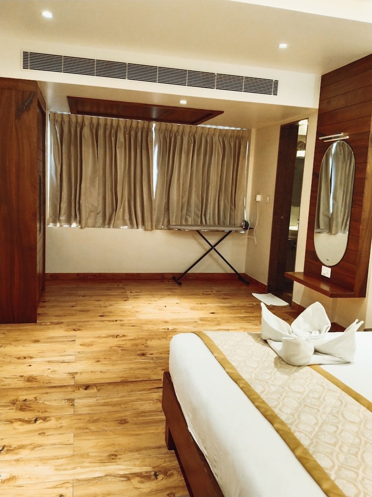 Suite Room - Photo 3