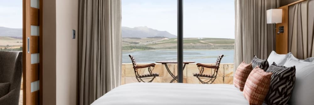 Deluxe King Suite with Garden View - Photo 8
