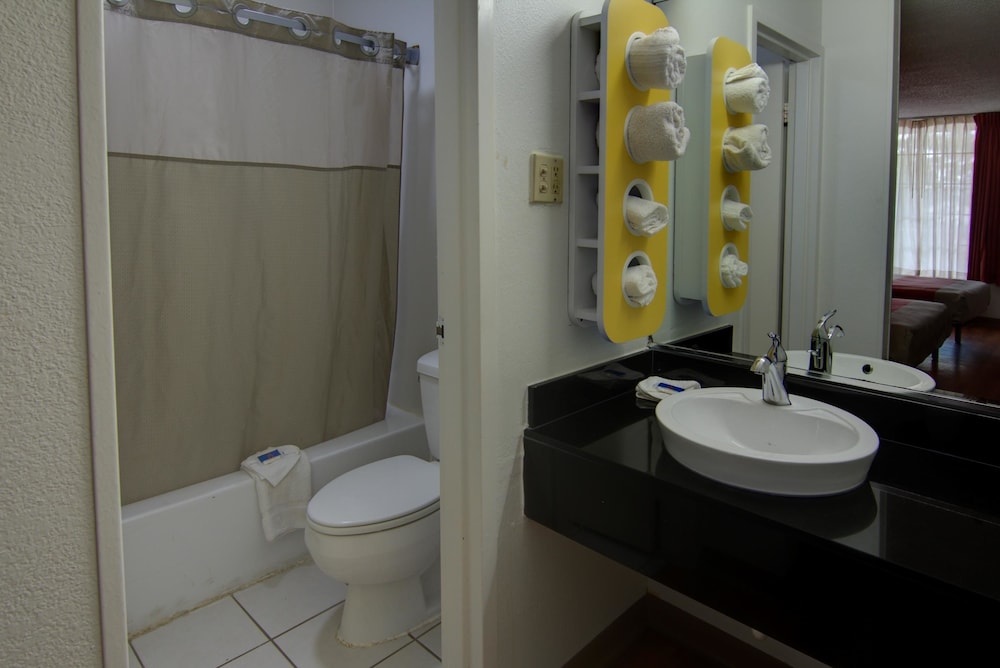Standard Room, 2 Double Beds, Non Smoking - Photo 6