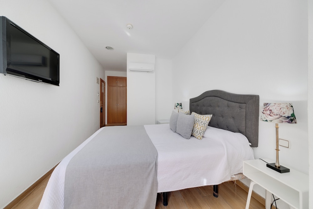 Standard Double or Twin Room - Photo 9