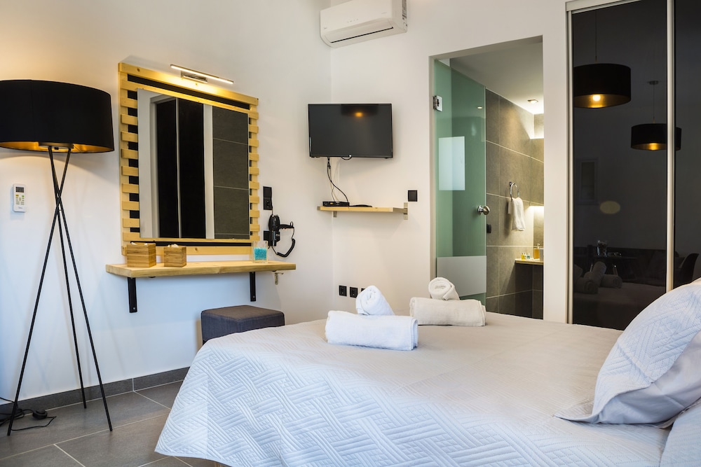 Deluxe Studio Suite, Private Pool