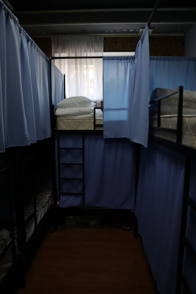 男子共享宿舍（8床）