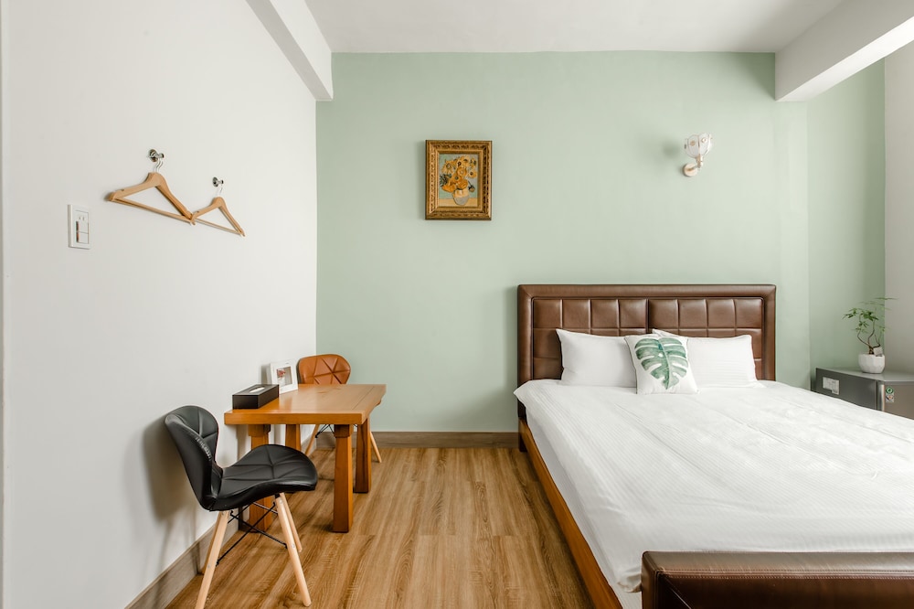 Standard Double Room - Photo 9