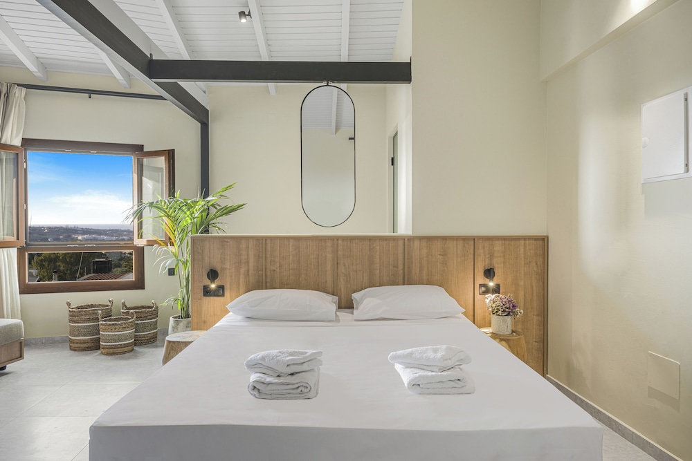 Deluxe Triple Room, City View
