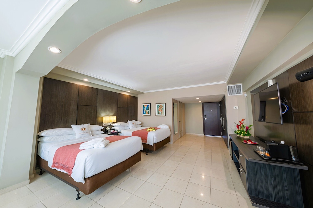 2 Double Beds, Superior Room, City View - Photo 1