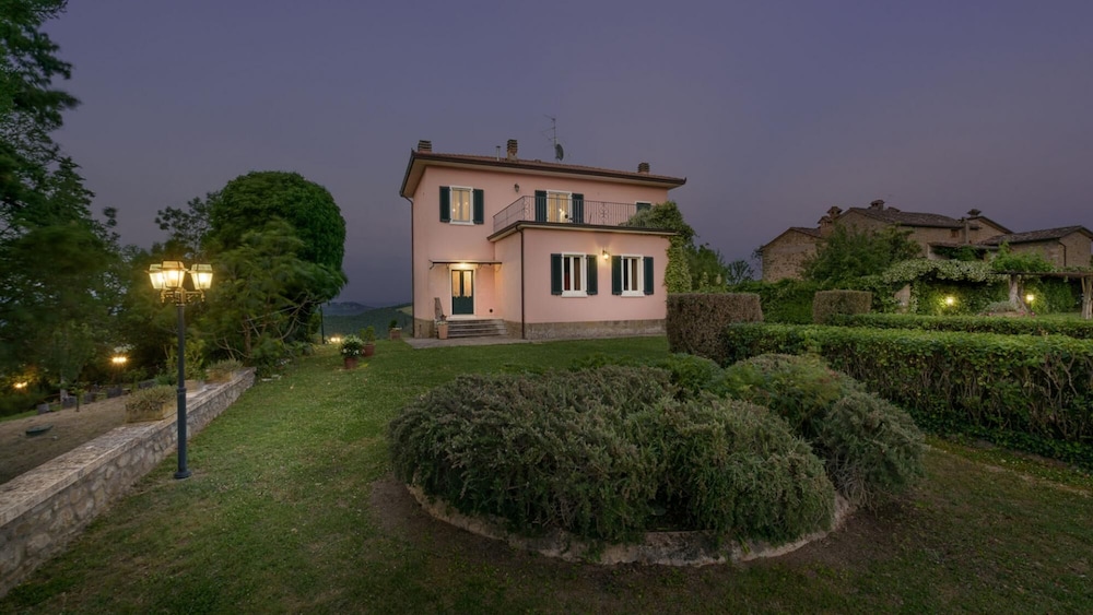 Villa photo 2