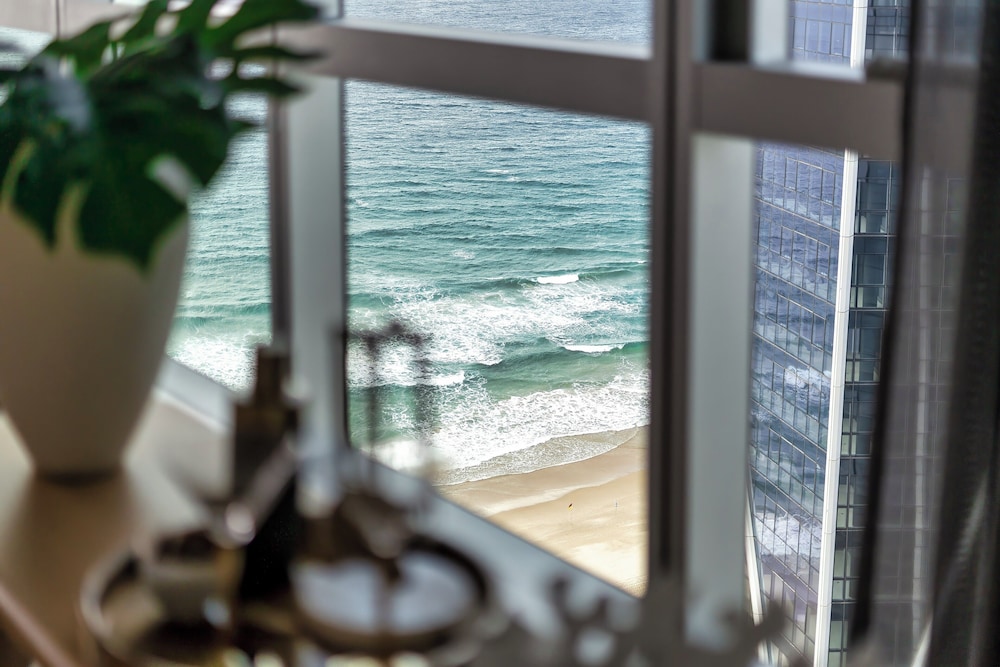 Three-Bedroom Beach photo 2