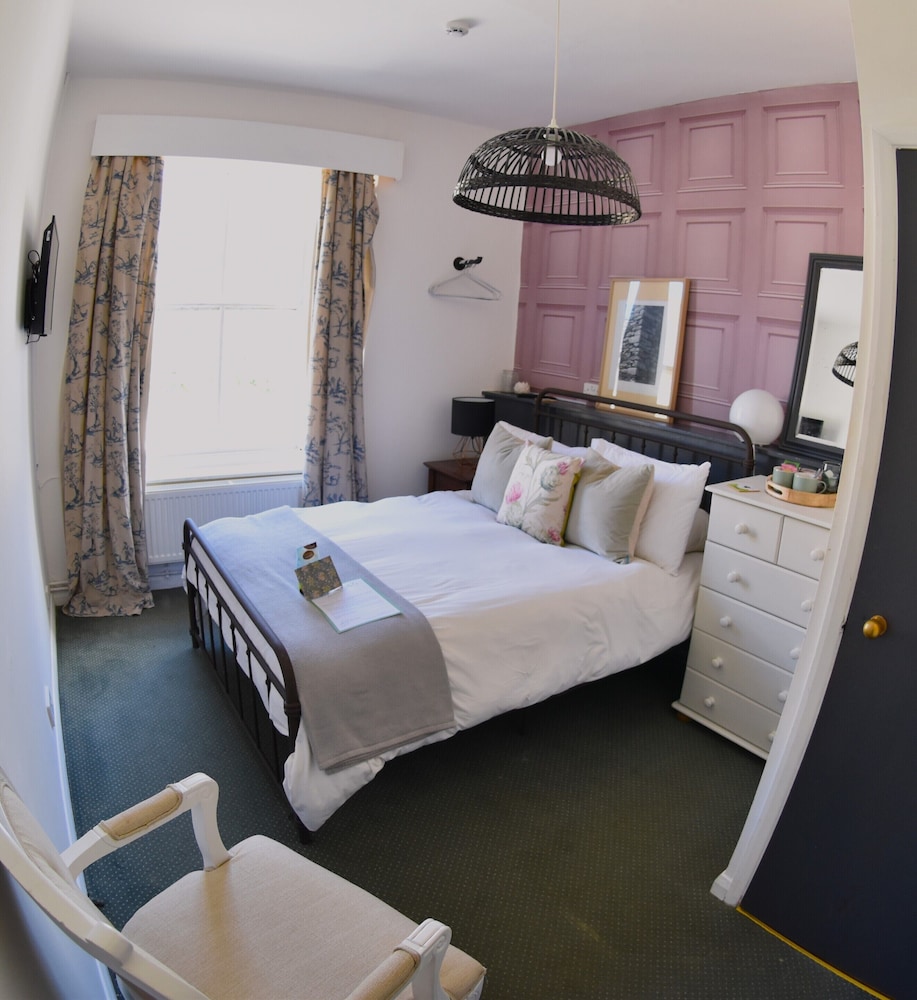Basic Double Room, Ensuite - Photo 2