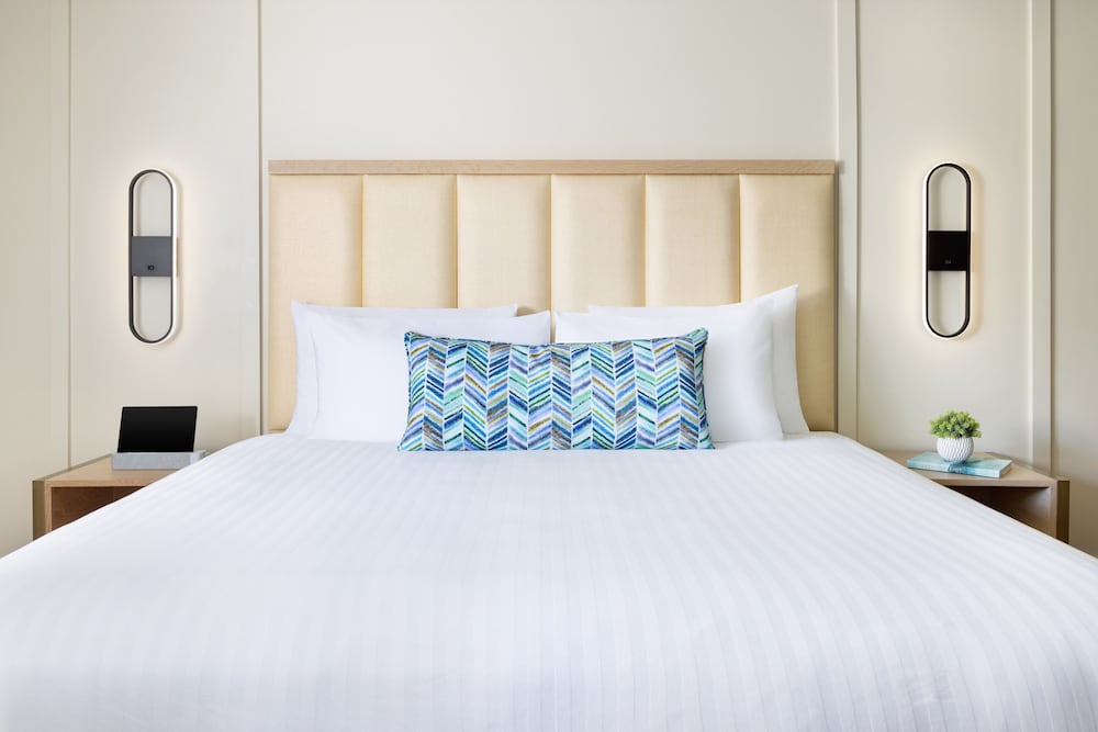 Premium Room, 1 King Bed with Sofa bed - Photo 5