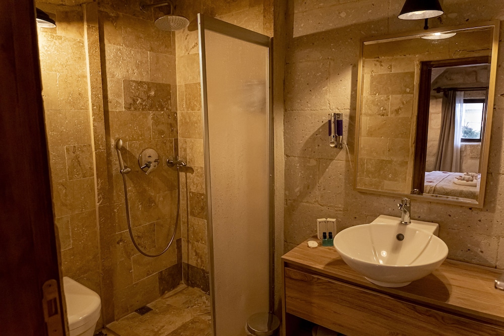 Economy Double Room, 1 Queen Bed, Non Smoking, Ensuite photo 2