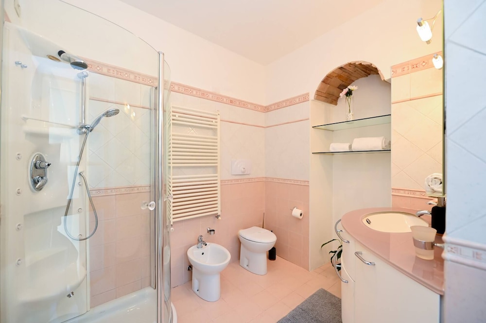 One & Only Lake View Apartment in Central Como, Photo 51