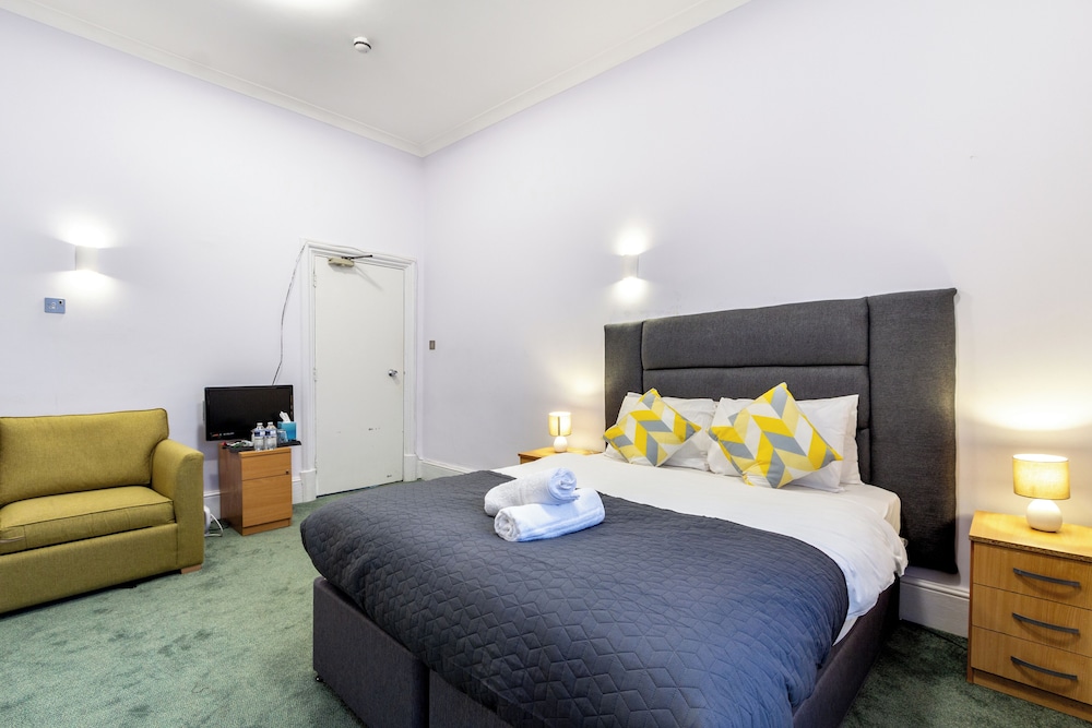 Basic Double Room, Shared Bathroom