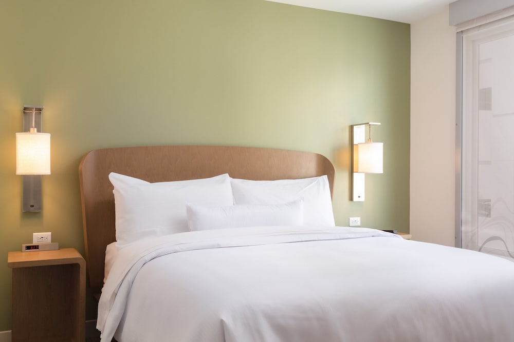 Suite, 1 Bedroom - Photo 1