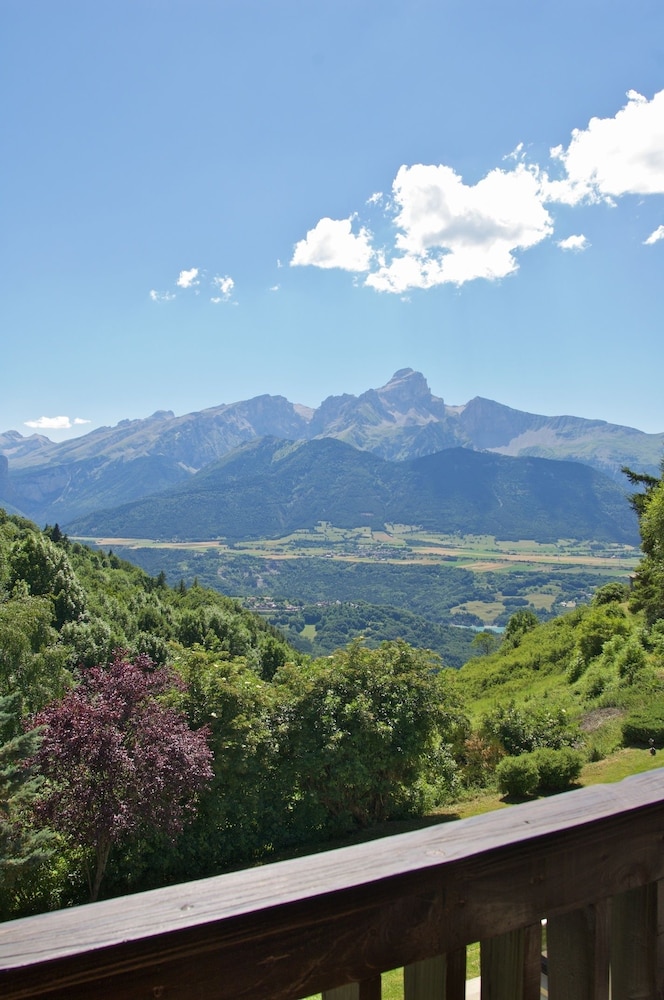 Deluxe Triple Room, Non Smoking, Mountain View photo 2