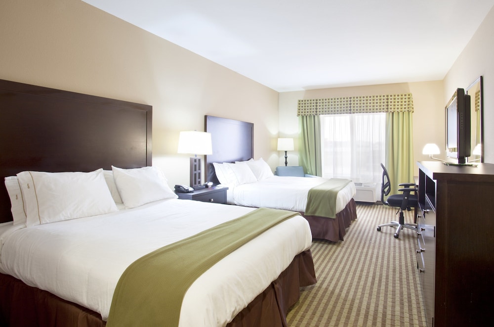 Standard Room, 2 Queen Beds - Photo 3