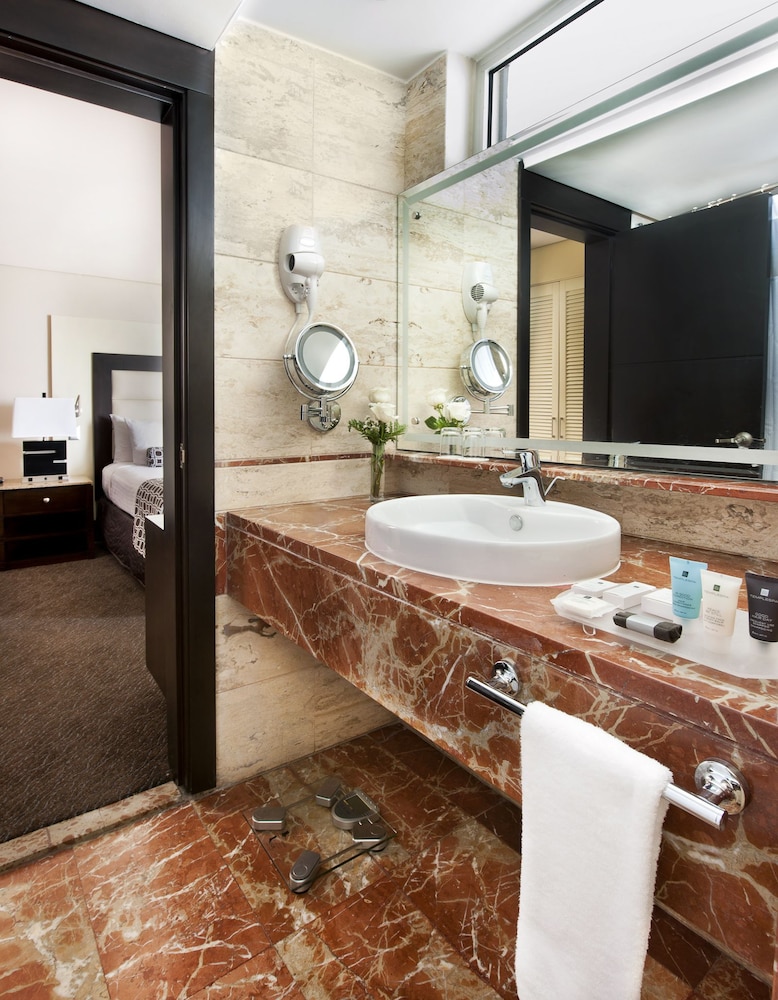 Premium Room, 2 Queen Beds - Photo 2