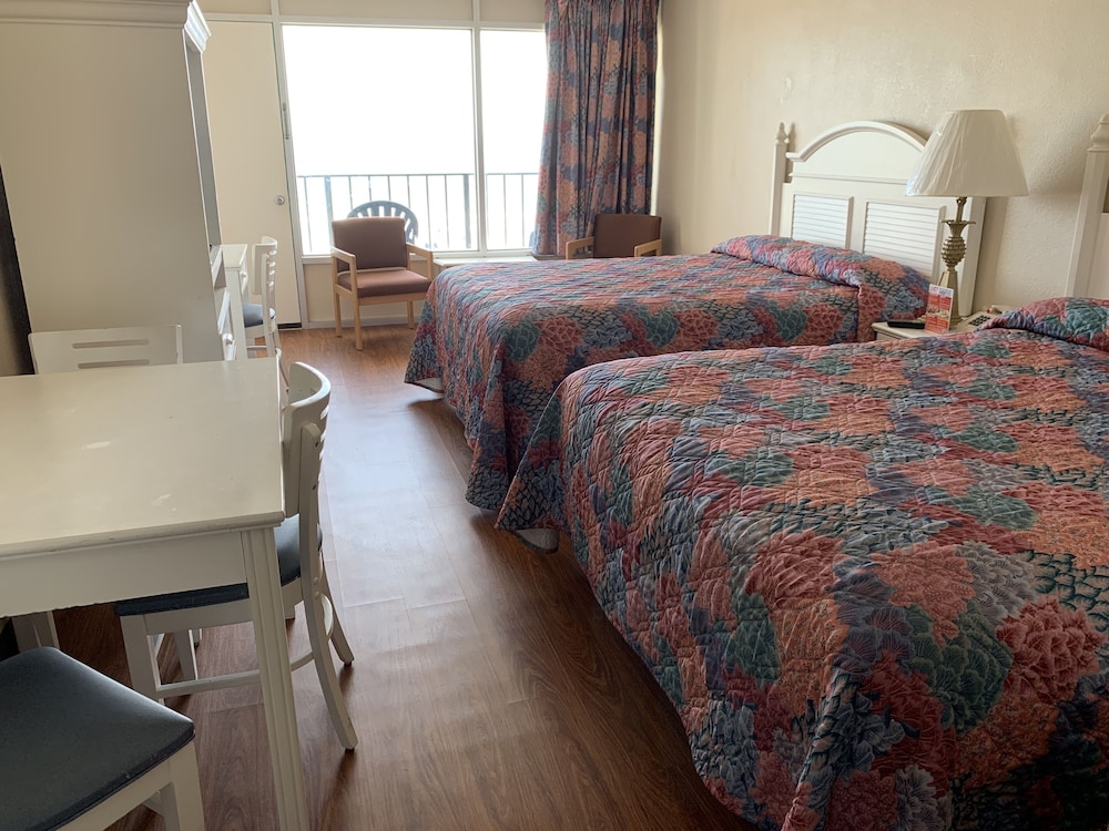 Standard Room, 2 Queen Beds, Kitchen photo 1