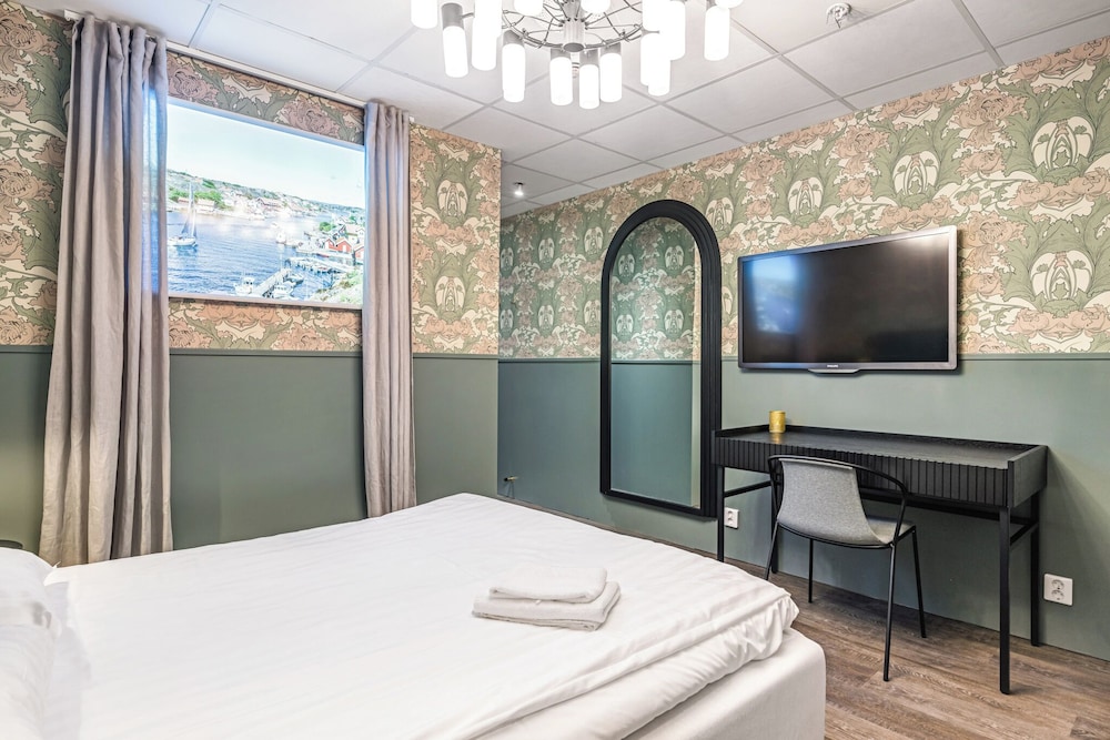 Executive Suite, No Windows
