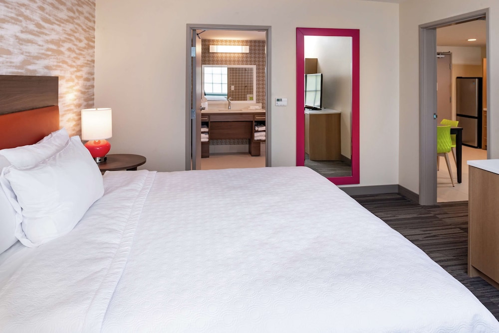 Suite, 1 King Bed, Accessible (Hearing) - Photo 4
