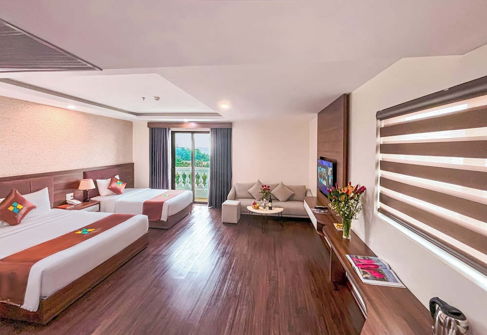 Suite, Balcony, Garden View