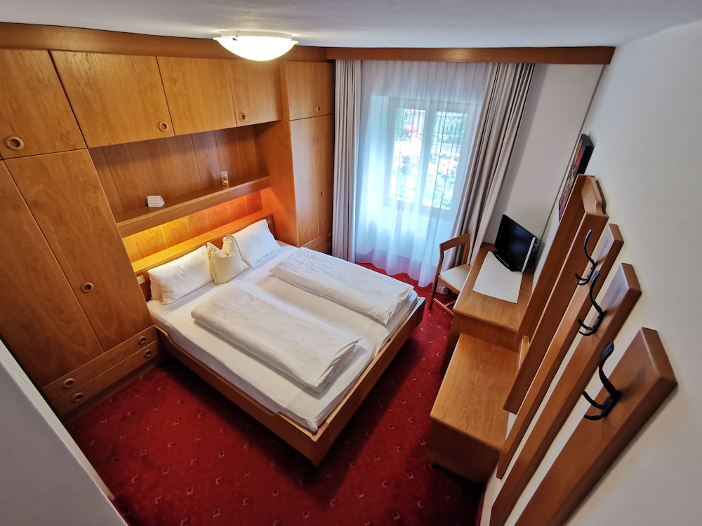 Economy Double Room, 1 Double Bed, Non Smoking, Mountainside photo 1