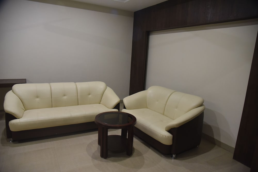 Deluxe Room, 1 Queen Bed, City View photo 3
