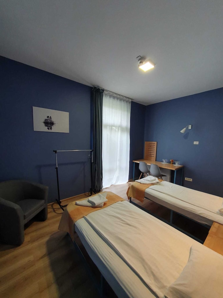 Basic Apartment photo 1