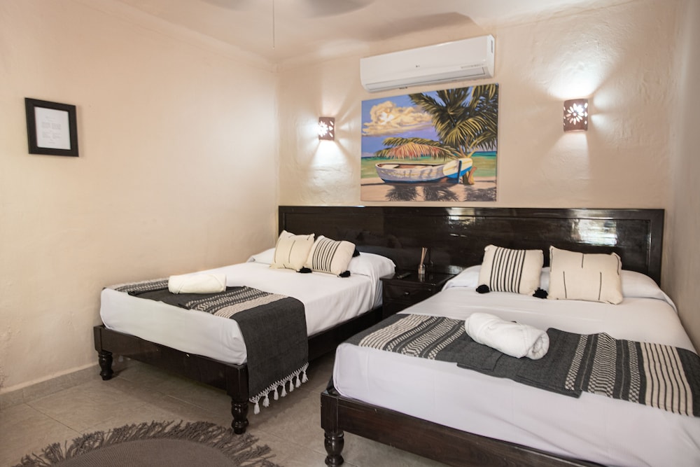 Basic Double Room, 2 Double Beds photo 2