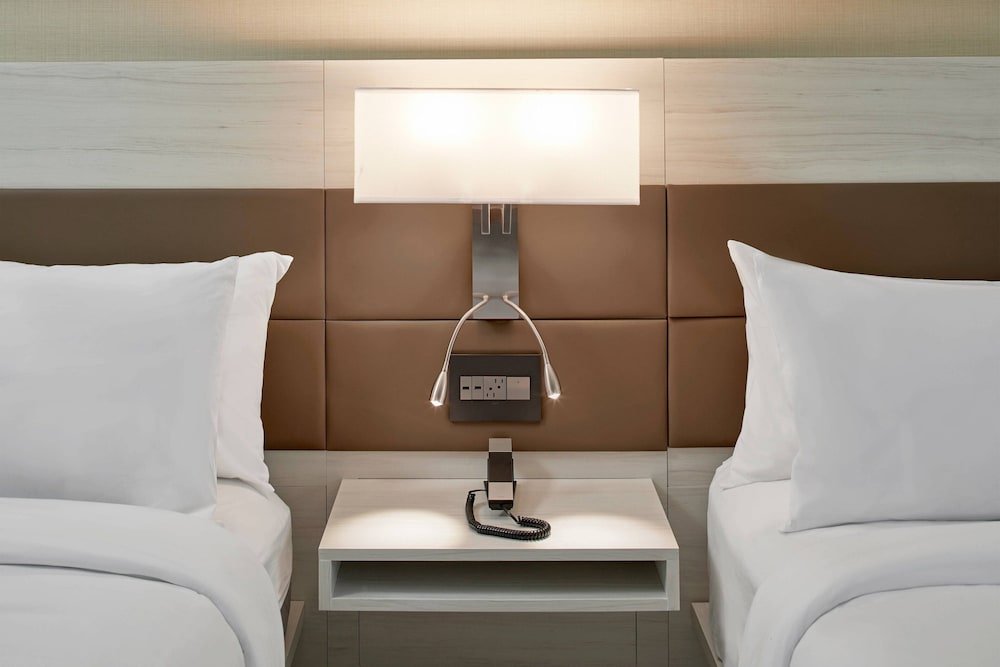 Standard Room, 2 Queen Beds - Photo 3