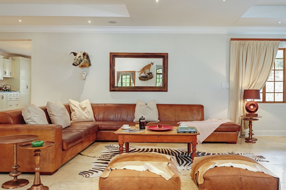 Clifton Main Two Bedroom Family Room photo 2