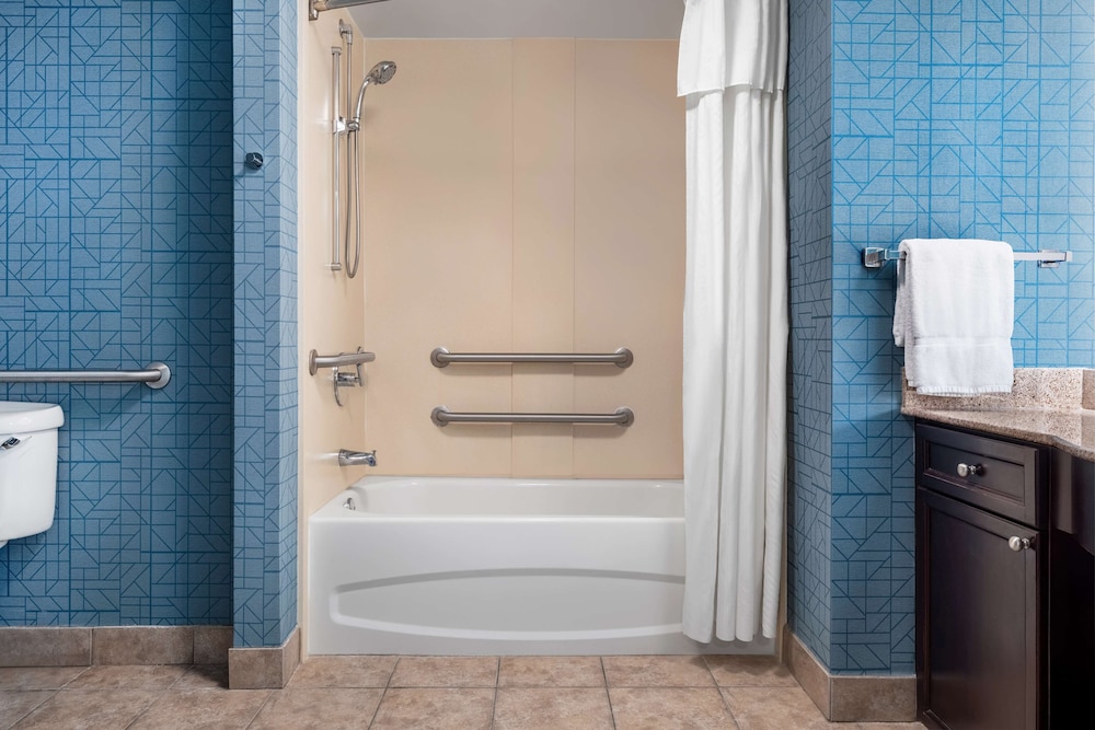 Studio, 1 King Bed, Accessible, Bathtub - Photo 5