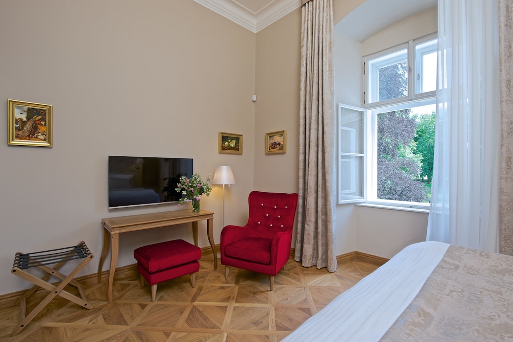 Deluxe Double Room (extra bed, park view, 1st floor ) photo 3