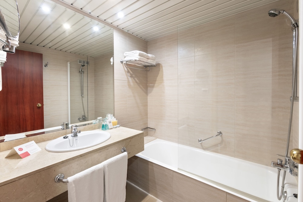 Deluxe Room (1 Adult)