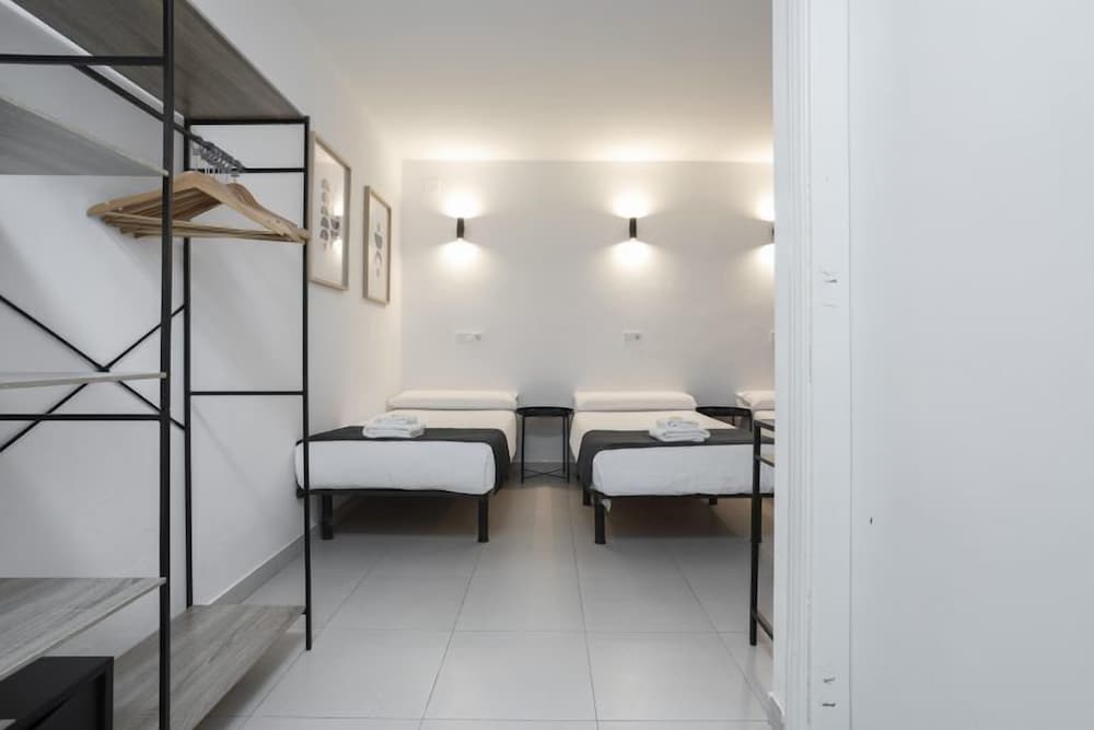 Basic Triple Room, Non Smoking photo 3