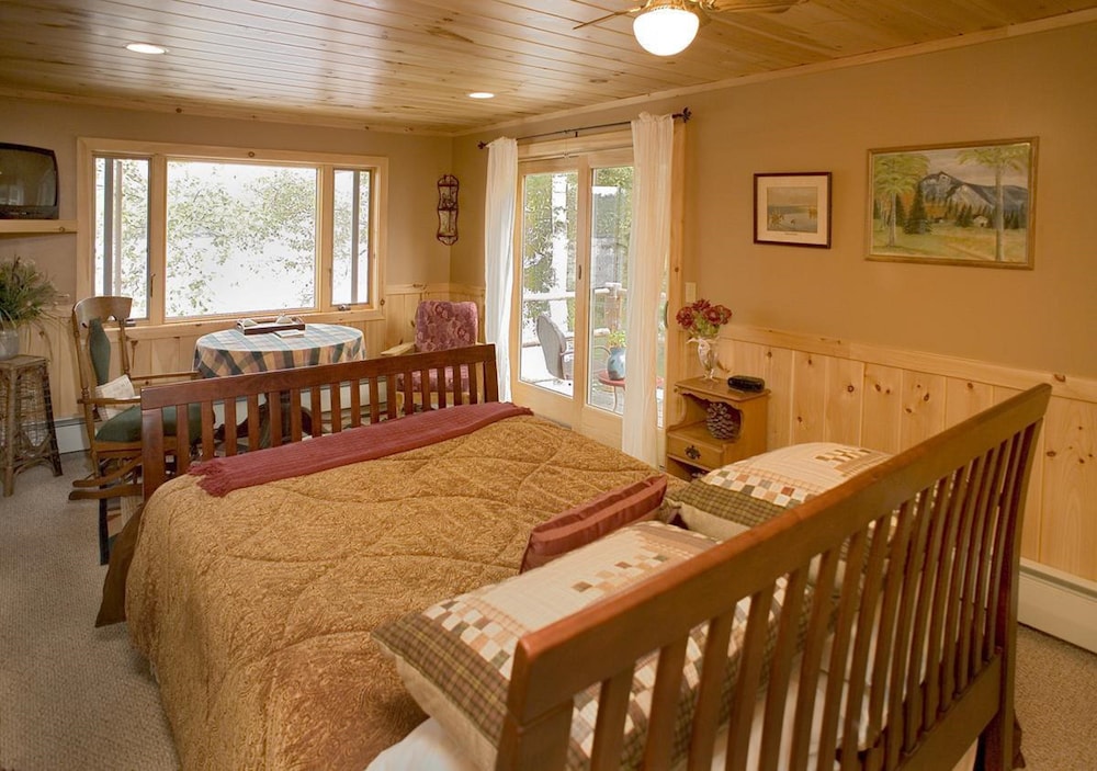 Deluxe Room, 1 Queen Bed, Balcony, Lake View (Eagle Room) photo 1