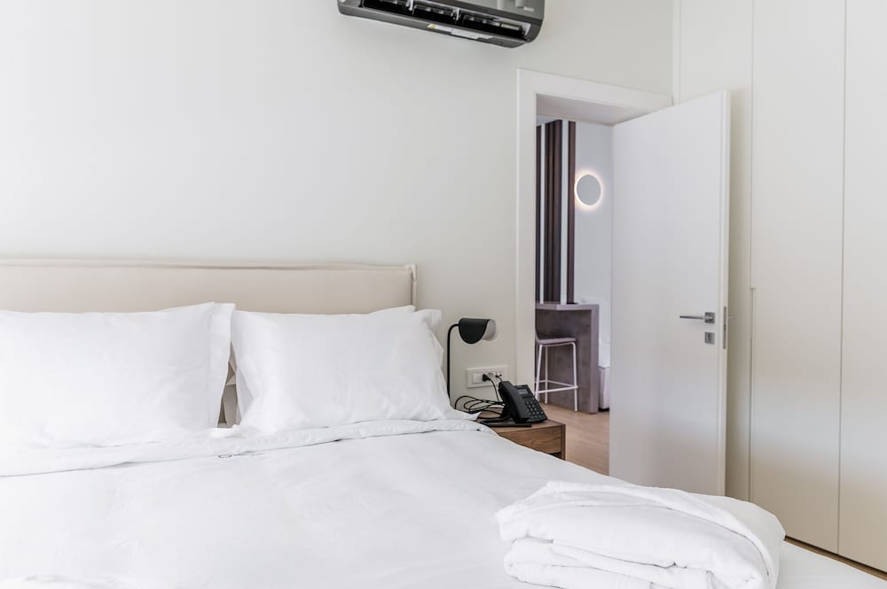 Executive Suite - Photo 3