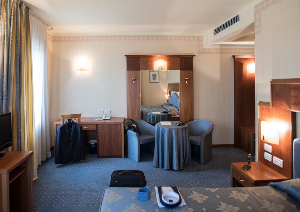 Classic Double or Twin Room - Photo 3