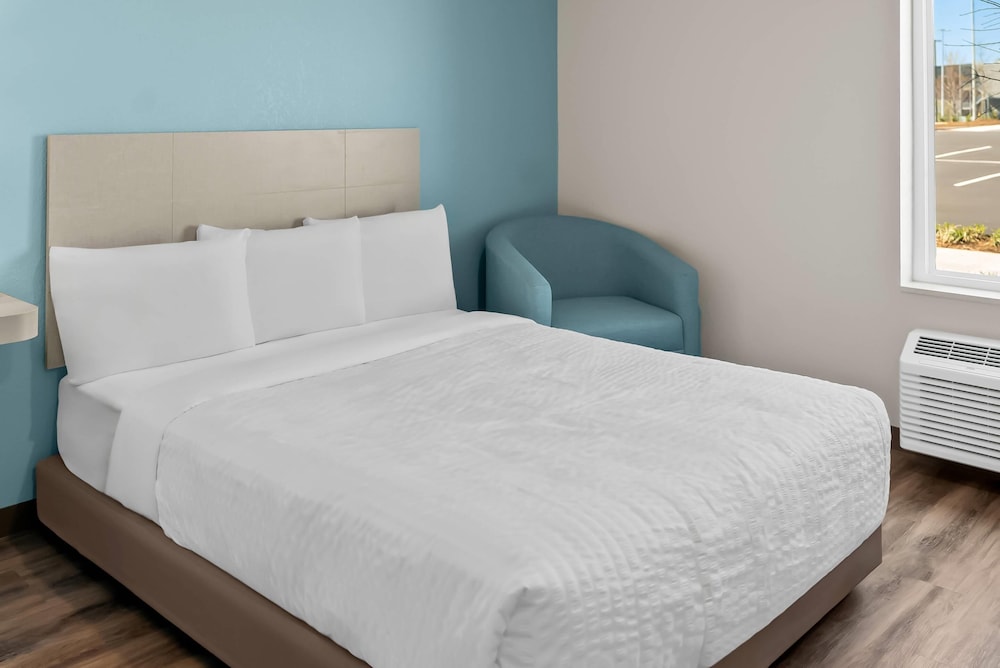 Room, 1 Queen Bed, Mobility Accessible, Non Smoking (Efficiency)