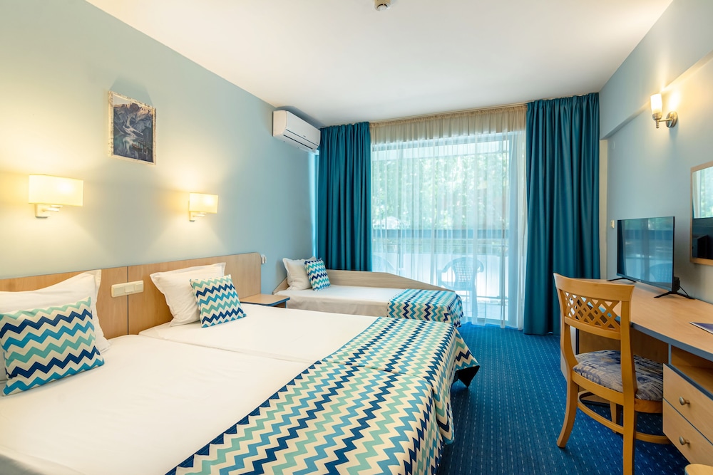 Triple Room, Balcony photo 1
