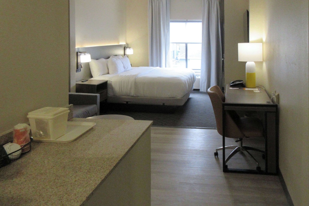 Suite, 1 King Bed, Non Smoking (Sofa Bed) - Photo 7