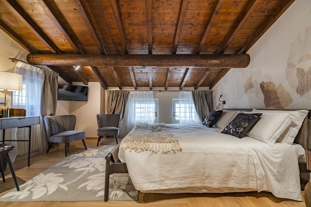 Deluxe Double Room - Photo 6