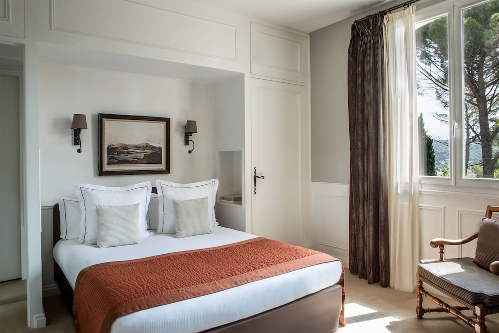 Chambre Supérieure, vue jardin Chambre Supérieure, vue jardin