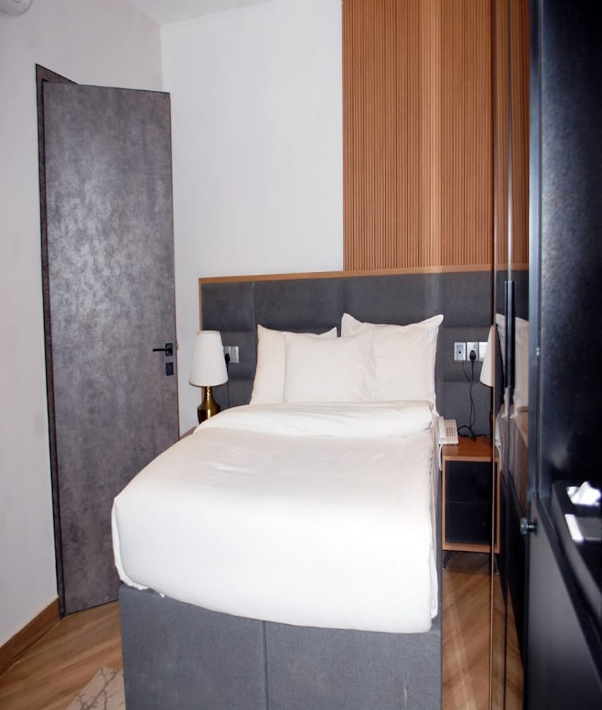 Deluxe Room - Photo 4