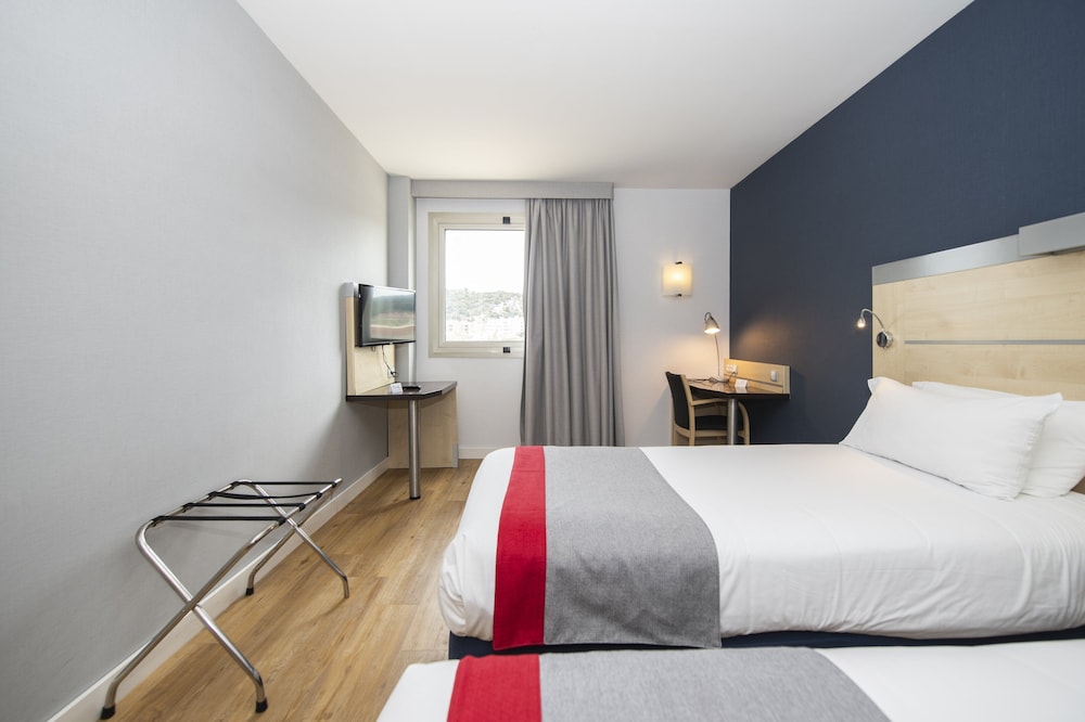Standard Room, 2 Twin Beds (Free Breakfast) - Photo 4