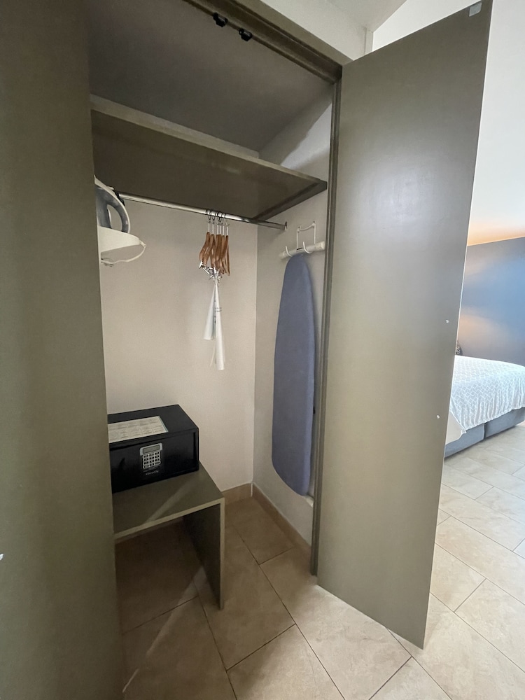 Standard Room, 1 King Bed (Minifridge)