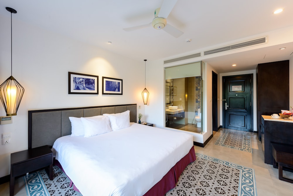 Deluxe Double or Twin Room, Balcony, Poolside photo 2