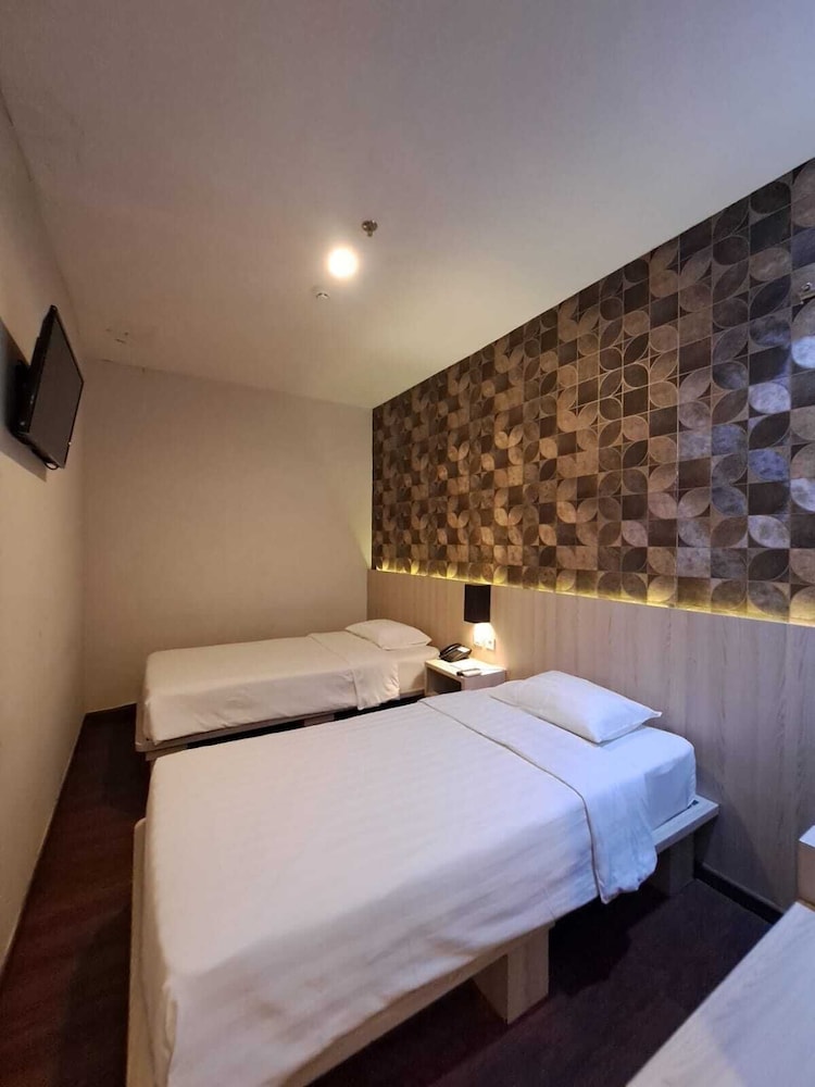 Standard Twin Room - Photo 2