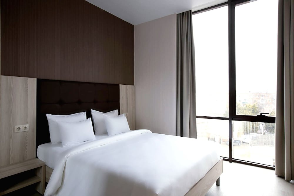 Deluxe Studio Suite